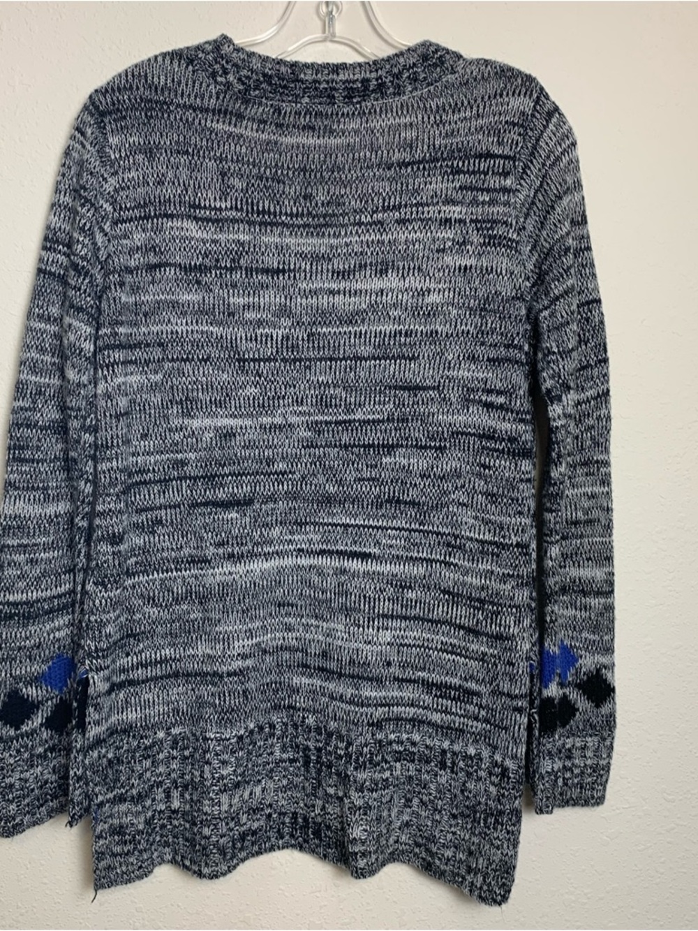 derek heart Gray and Blue Patterned Knit Sweater Medium - Picture 3 of 7